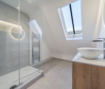 St Andrews Square, Surbiton, KT6 - Photo 1