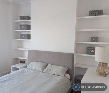 4 bedroom semi-detached house to rent - Photo 5