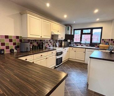 4 bedroom detached house to rent - Photo 6