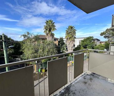 Bright and modern one-bed in the heart of Dulwich Hill - Photo 3