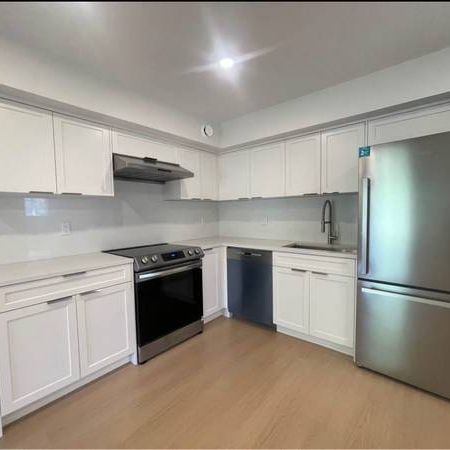 Newly renovated 2bed1bath suite in North Burnaby - Photo 1