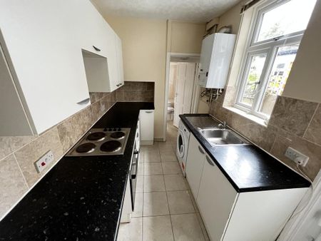 3 bedroom terraced house to rent - Photo 5