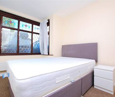 6 bedroom detached house to rent - Photo 5