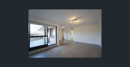 Spacious 2 bedroom air conditioning unit with floor board - Photo 2