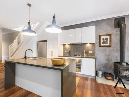 Designer-Furnished Family Home with North-Facing Garden Oasis - 6-month lease only - Photo 3
