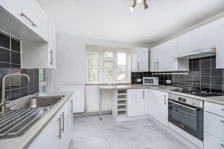 3 bedroom flat to rent - Photo 5