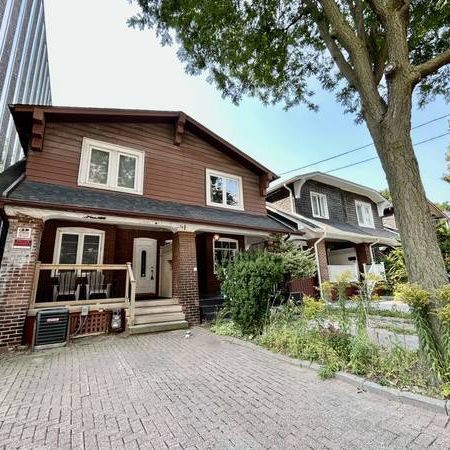 YONGE & EGLINTON - House with Parking - Photo 4