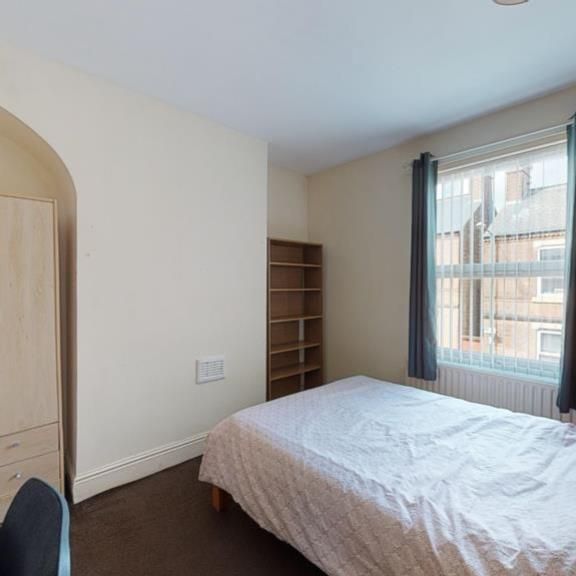 4 bedroom terraced house to rent - Photo 1