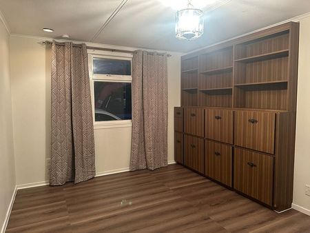 Clean tidy home new flooring new relocated house - Photo 5
