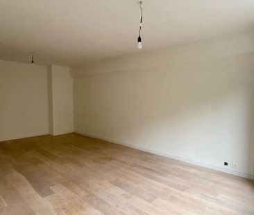 Appartement te huur in Antwerpen voor € 800 met 1 slaapkamer - Photo 2