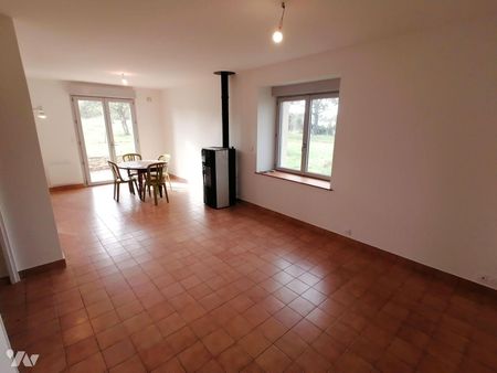 A LOUER A LAILLE- LIMITROPHE BRUZ- Maison de type longère rénovée partiellement de type 5/6, co... - Photo 2