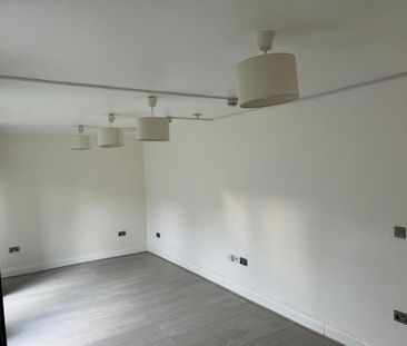 5 bedroom semi-detached house to rent - Photo 6