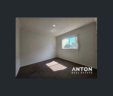 Modern & Spacious Family Living in the Heart of Tarneit - Photo 4