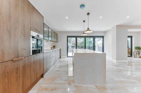 4 bedroom semi-detached house to rent - Photo 5