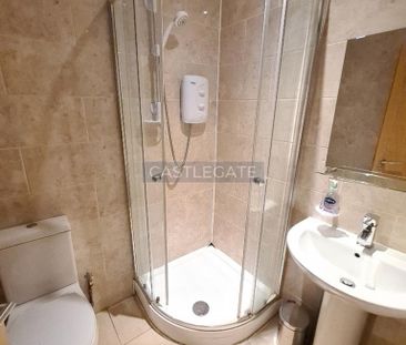 1 bedroom triplex to rent - Photo 3