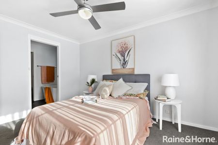 Three-bedroom home just minutes from the Beach - Photo 4