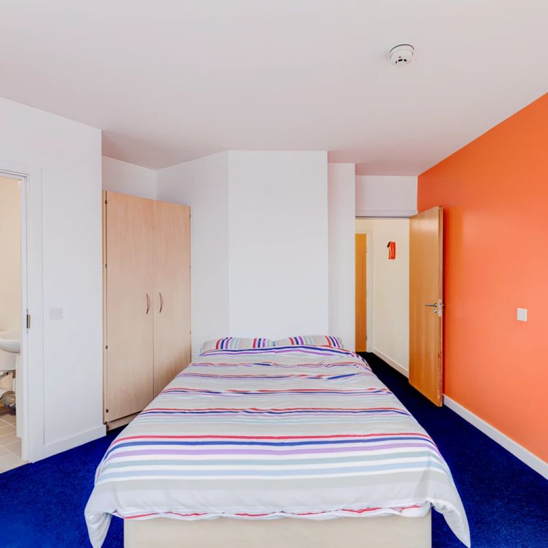 Classic Two Bedroom Apartment - Photo 1