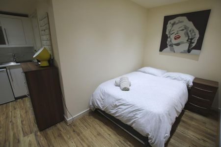 Studio to rent - Photo 2