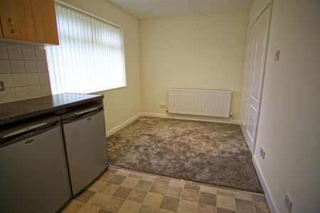 2 Bed Flat to Let on Spinney Brow,Preston - Photo 4