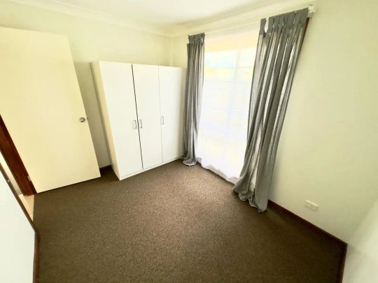 “View Saturday at 10.20am - 10.30am” - Photo 1