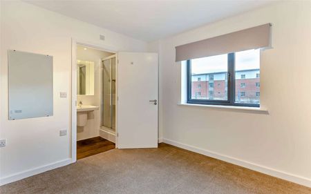 A modern two bedroom apartment with balcony & off-street parking - Photo 2