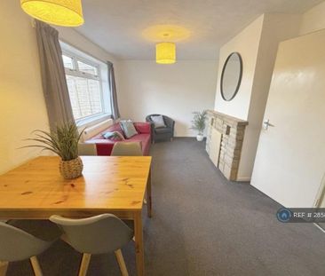 4 bedroom end of terrace house to rent - Photo 1