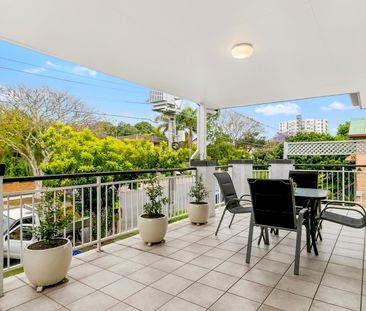 Charming Two Bedroom Unit Close To PA Hospital - Photo 5