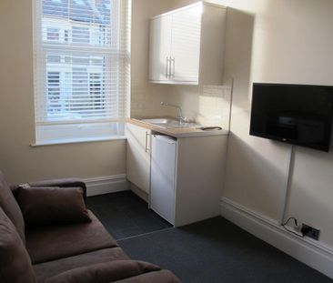 Studio to rent - Photo 2