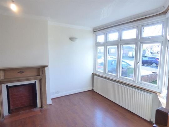 3 bedroom end of terrace house to rent - Photo 1