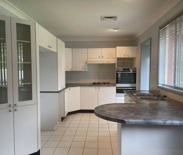 Welcome to Your New Home in the Heart of Georges Hall - Photo 2