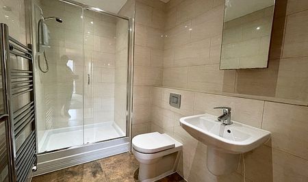 Amazing Six Bedroom Luxury Apartment - Photo 4