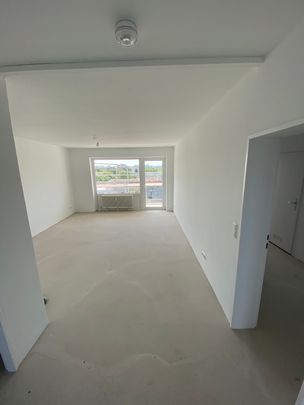 Dachgeschosswohung mit Weitblick 3-Zimmer // DG, rechts - Photo 1