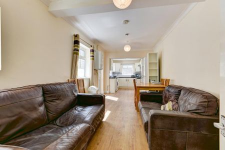 6 bedroom house to rent - Photo 2