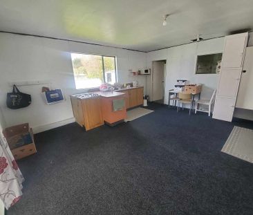 1 bedroom self-contained flat - Photo 3