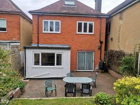 Bedroom Detached House In Winton, BH9 - Photo 2
