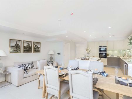 A superbly located new four bedroom house with parking - Photo 2