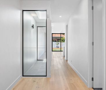 Modern Comfort and Architectural Precision - Photo 2