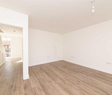 4 bedroom detached house to rent - Photo 3