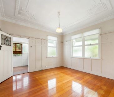 Charming 3-Bedroom Home in Prime Greenslopes Location - Photo 2