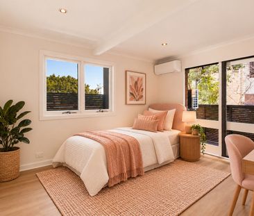 Beautifully Refurbished Three-Bedroom Townhouse in a Prime Glebe Lo... - Photo 3