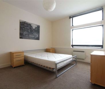 Savills are delighted to offer this spacious One Bedroom apartment ... - Photo 3