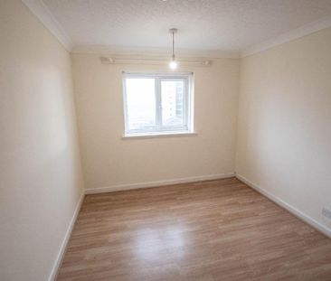 3 bedroom flat to rent - Photo 6