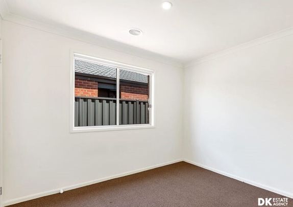 Quiet street, Wyndham Vale – 3 Bedrooms, 2 bathrooms, 1 car space - Photo 1