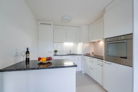 Well connected, generous living! - Photo 4