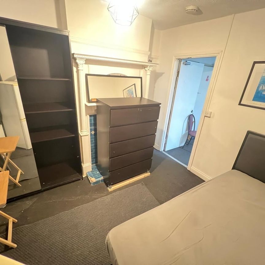 Room in a Shared Flat, Church Lane, NW9 - Photo 1
