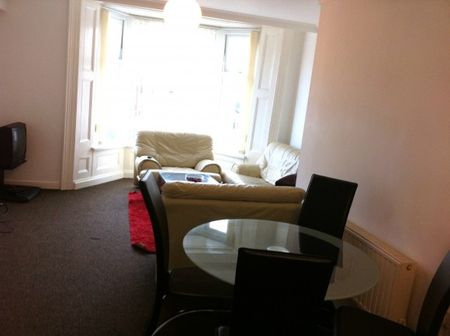 En suite bedrooms minutes from University Metro station - Photo 2