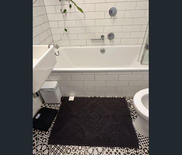 Hidden Gem: Thornbury updated apartment with undercover carport. - Photo 6