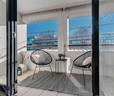 Prime Location, Modern Comfort - Photo 3