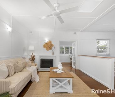 Charming Cottage Style Home! - Photo 5