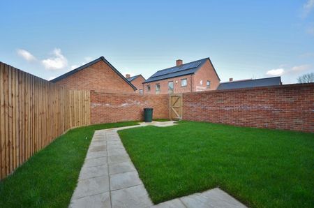 4 bedroom house - detached - Photo 2